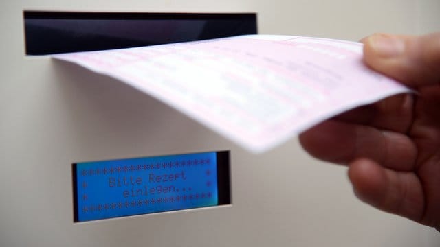 An einer solchen digitalen Sammelstelle werden Rezepte gescannt und direkt an die Apotheke übermittelt. An einer solchen digitalen Sammelstelle werden Rezepte gescannt und direkt an die Apotheke übermittelt.