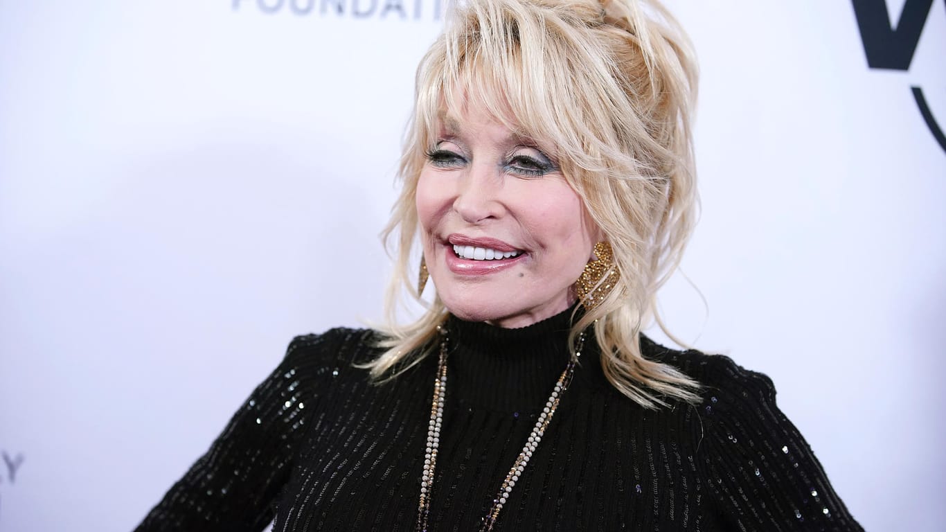 Dolly Parton: Die 74-Jährige ist einer der größten Stars der Welt.