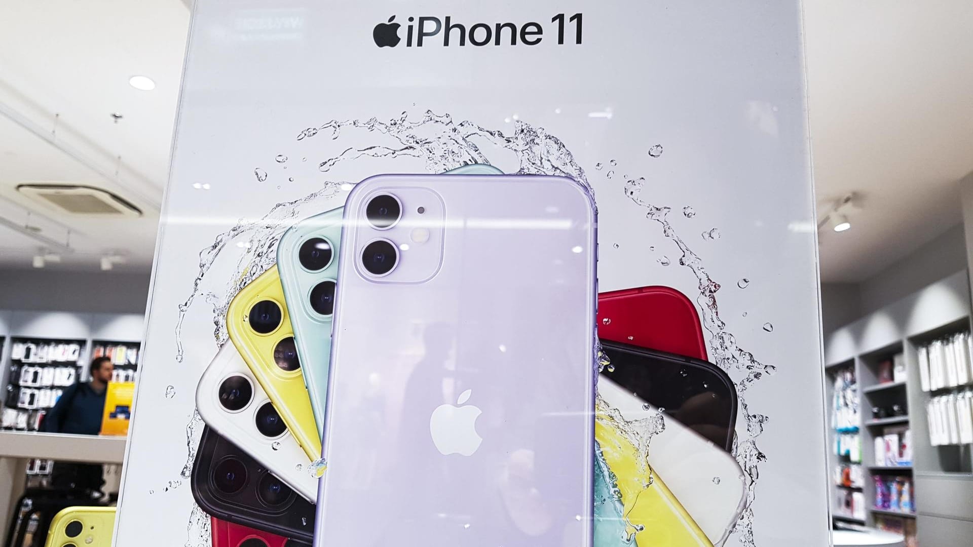 Iphone 11 Werbeplakat: Käufer können derzeit bei Aldi Geld sparen.