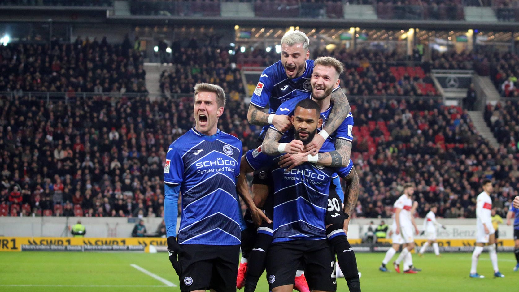 Arminia Bielefeld: Die Ostwestfalen unterstreichen ihre Aufstiegsambitionen mit einer starken zweiten Halbzeit in Stuttgart. Arminia Bielefeld: Die Ostwestfalen unterstreichen ihre Aufstiegsambitionen mit einer starken zweiten Halbzeit in Stuttgart.