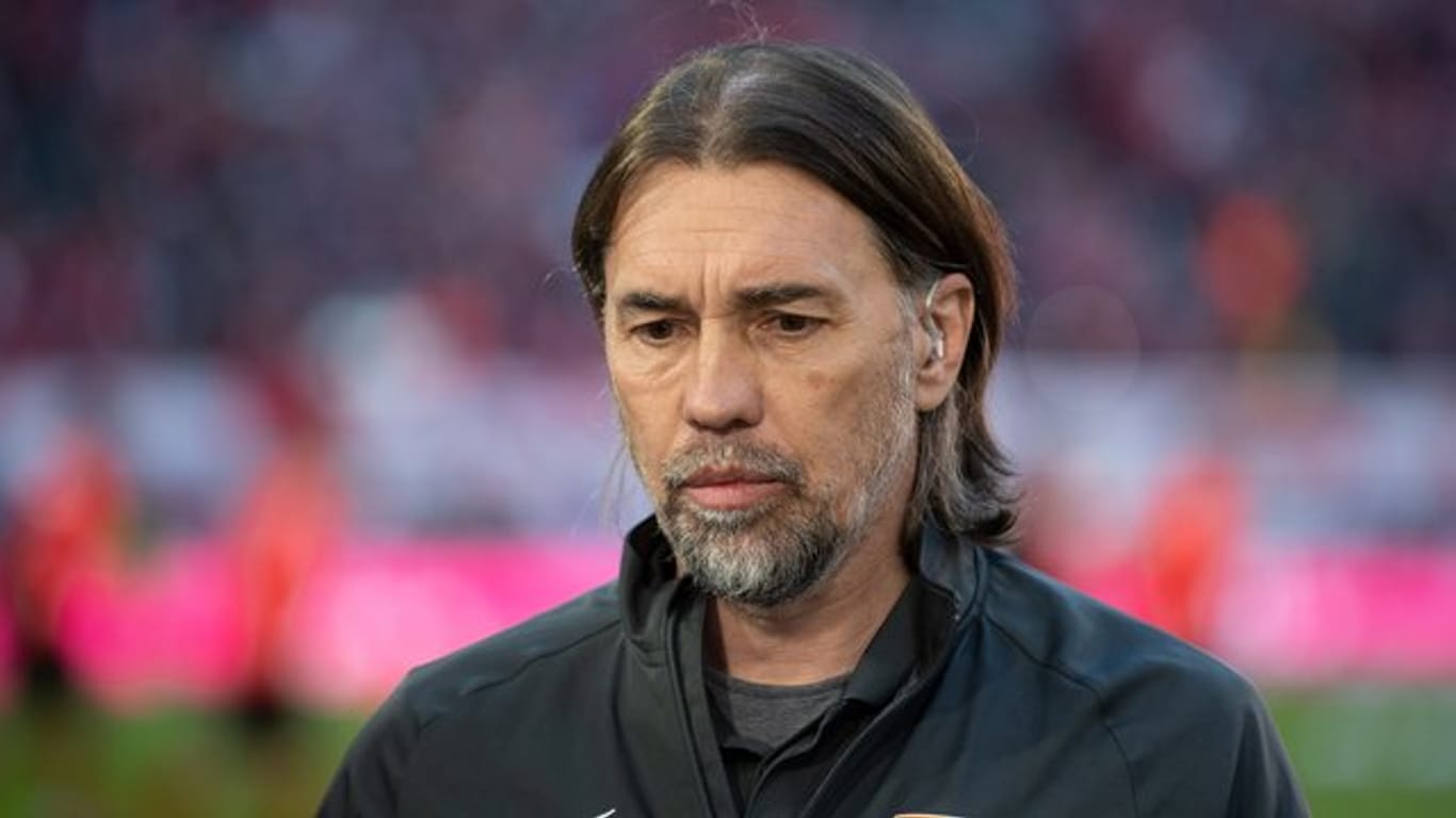 Der FC Augsburg sucht nach dem Aus von Martin Schmidt einen neuen Coach.