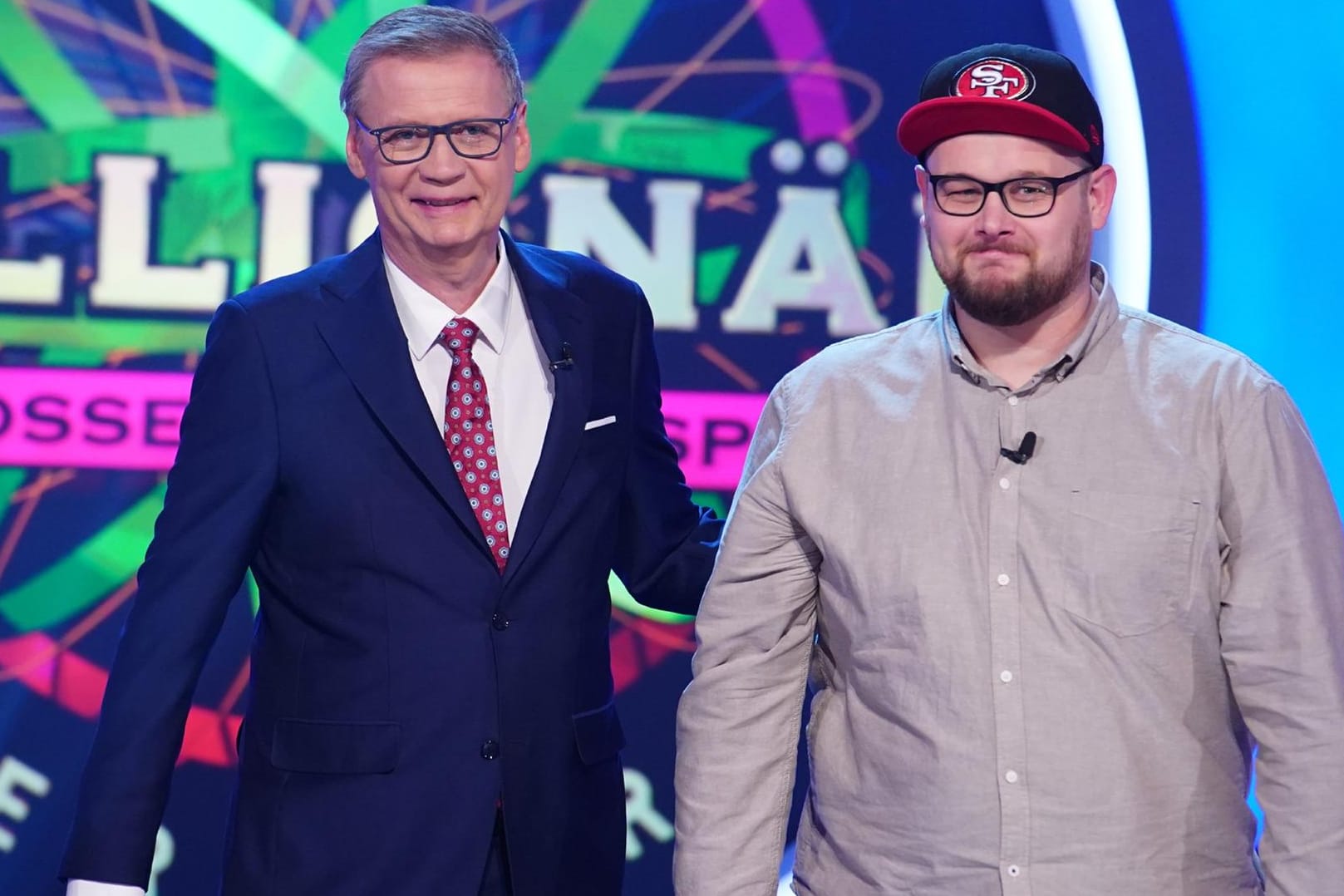 Moderator Günther Jauch mit Pastor Lukas Gotter.