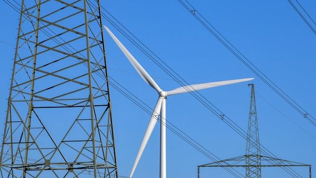 Energiewirtschaft und Automobilbranche fordern ein eigenständiges Funknetz für die Energiewende in Deutschland. Energiewirtschaft und Automobilbranche fordern ein eigenständiges Funknetz für die Energiewende in Deutschland.