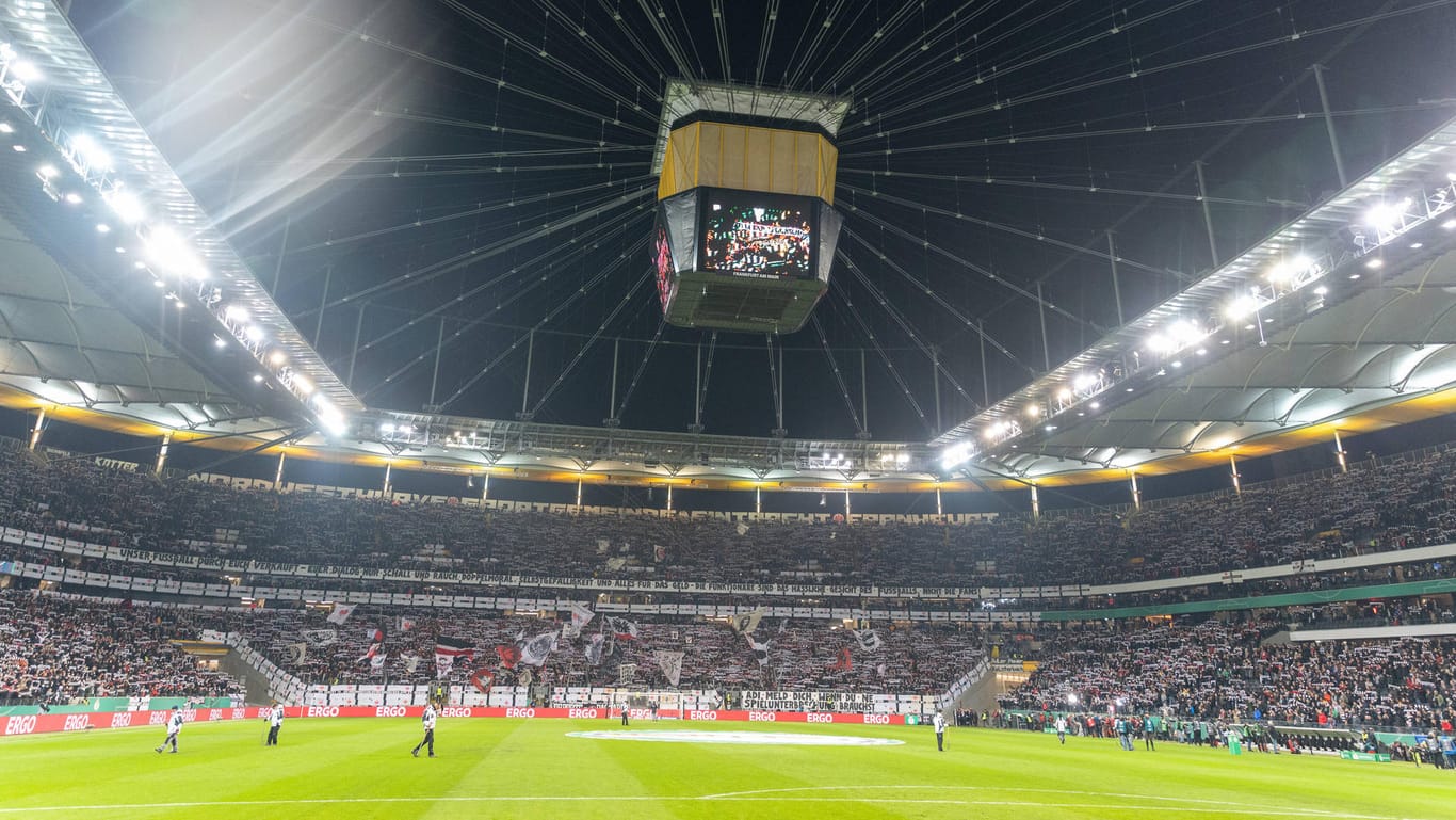 Blick in die Frankfurter Commerzbank-Arena: Die nächsten Eintracht-Heimspiele sollen mit Zuschauern stattfinden.