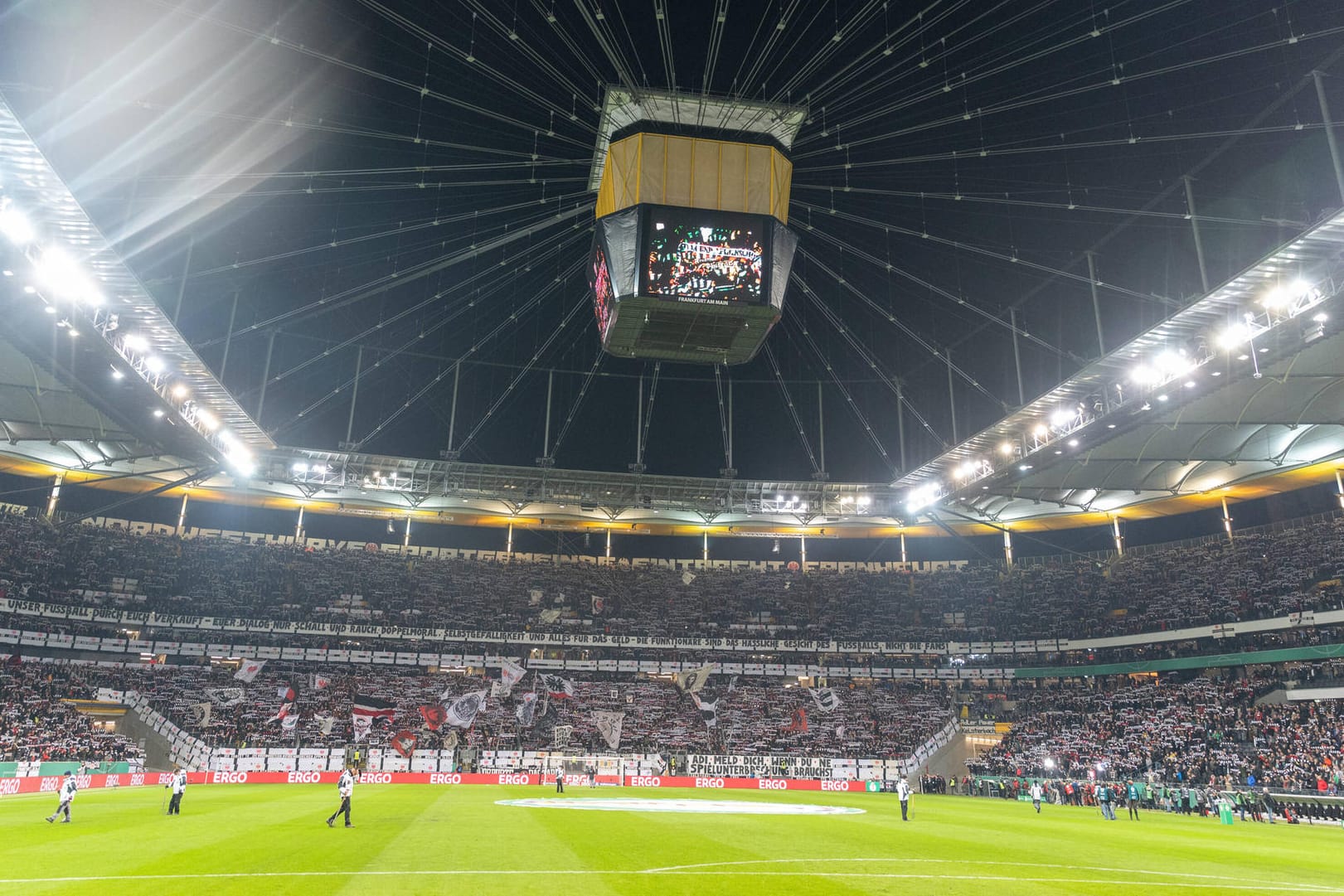 Blick in die Frankfurter Commerzbank-Arena: Die nächsten Eintracht-Heimspiele sollen mit Zuschauern stattfinden.