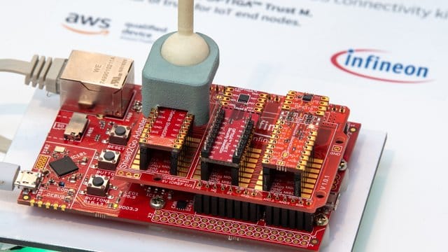 Der Chiphersteller Infineon hat bei der geplanten Übernahme des US-Konkurrenten Cypress Semiconductor eine wichtige Hürde genommen. Der Chiphersteller Infineon hat bei der geplanten Übernahme des US-Konkurrenten Cypress Semiconductor eine wichtige Hürde genommen.