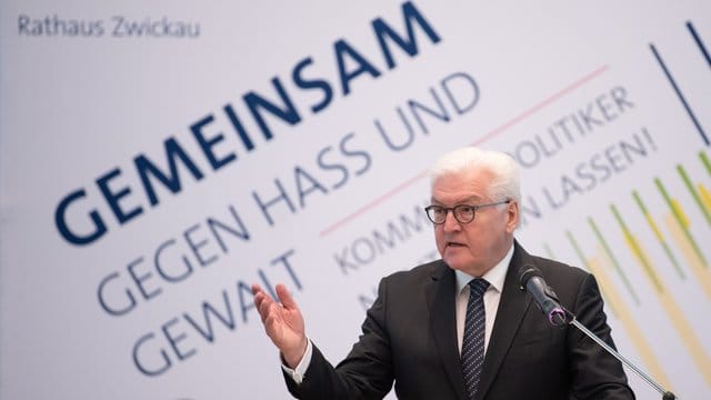 Bundespräsident Frank-Walter Steinmeier spricht im Zwickauer Rathaus. Bundespräsident Frank-Walter Steinmeier spricht im Zwickauer Rathaus.