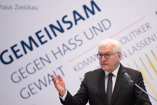 Bundespräsident Frank-Walter Steinmeier spricht im Zwickauer Rathaus.