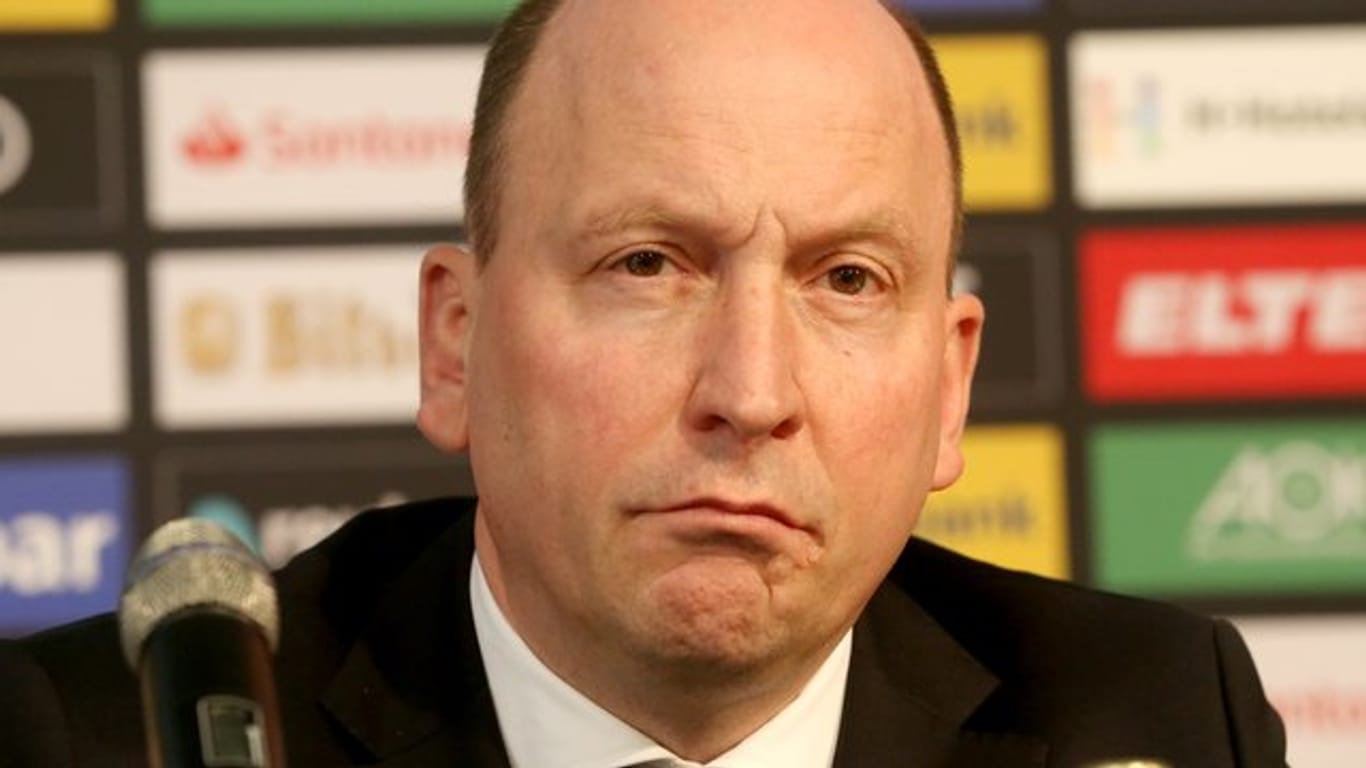Mönchengladbachs Geschäftsführer Stephan Schippers warnt vor dem Verdienstausfall bei Geisterspielen.