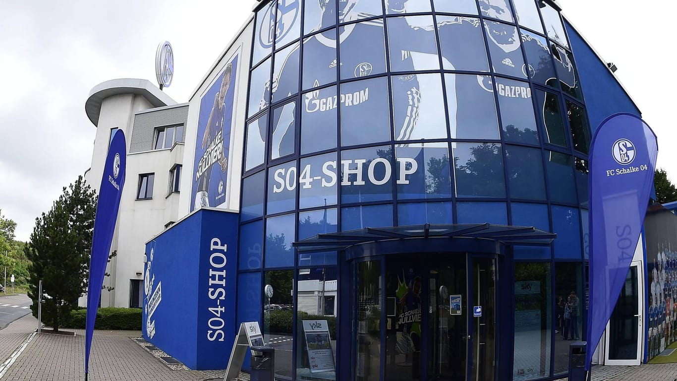 Corona-Verdacht auf Schalke: Der Schalke-Fanshop nahe der Geschäftsstelle soll kurzzeitig geschlossen gewesen sein.