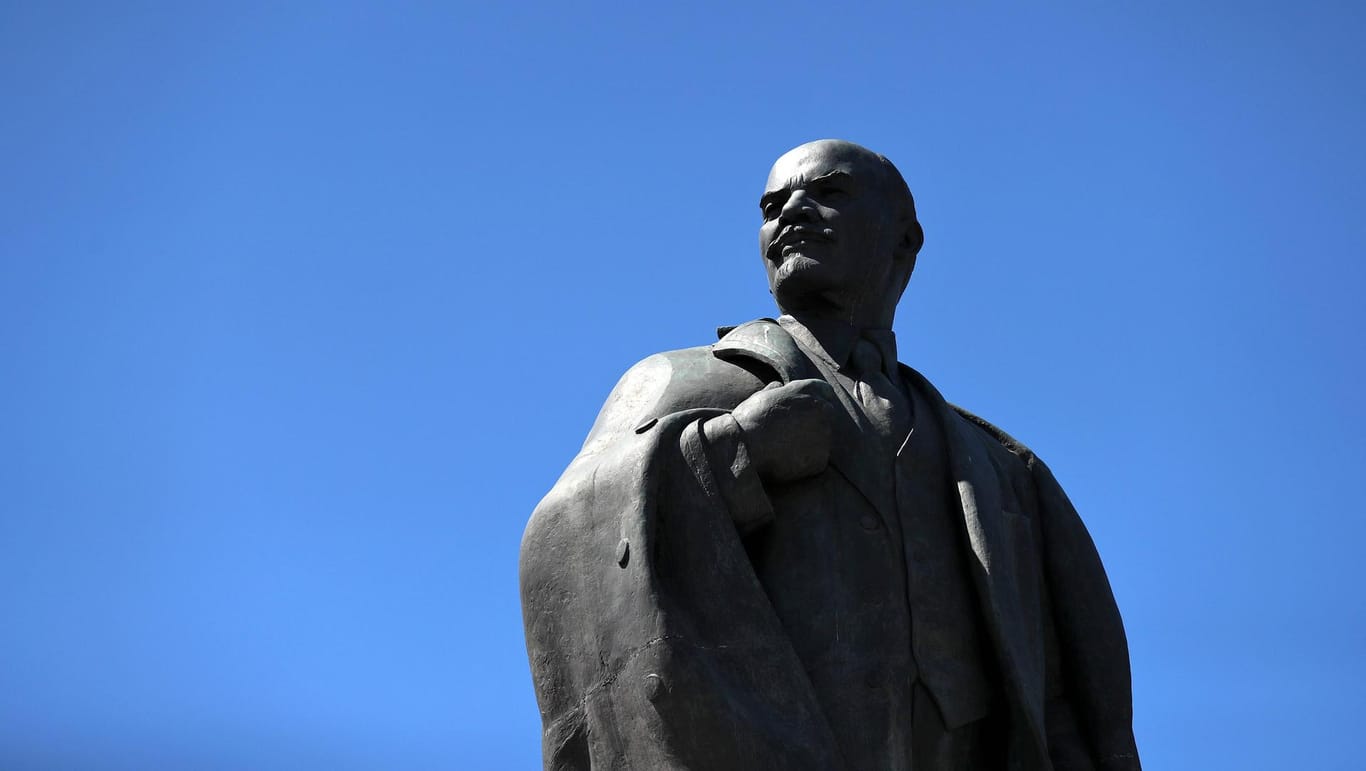 Eine Statue Wladimir Iljitsch Lenins: In vielen post-sowjetischen Ländern wurden die Büsten des russischen Revolutionärs nach und nach abgebaut. (Symbolbild)