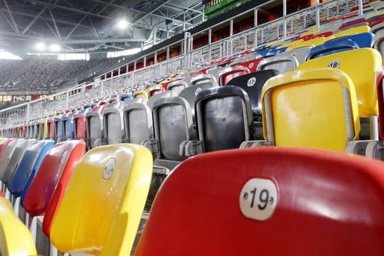 Bei vielen Bundesligaspielen bleiben infolge der Coronavirus-Ausbreitung die Stadien leer.