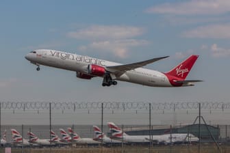 Ein Flugzeug der Virgin Atlantic: Virgin-Atlantic-Geschäftsführer Shai Weiss rief die EU-Kommission auf "die Regelungen für den ganzen Sommer dringend zu lockern."