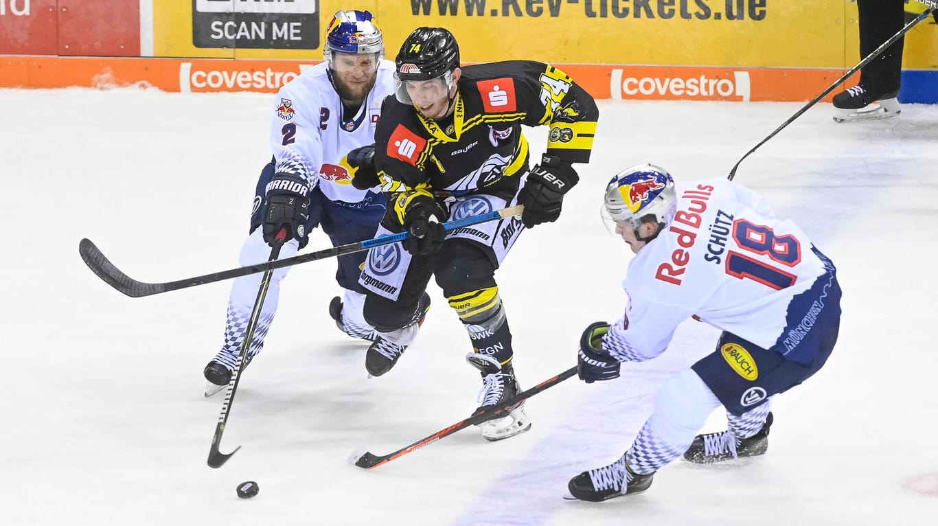 Deutsche Eishockey Liga: Das Topspiel zwischen den Krefeld Pinguinen und dem EHC Red Bull München war eines der letzten ausgetragenen DEL-Duelle.