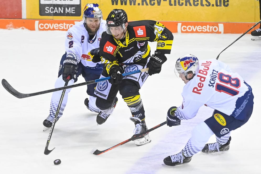Deutsche Eishockey Liga: Das Topspiel zwischen den Krefeld Pinguinen und dem EHC Red Bull München war eines der letzten ausgetragenen DEL-Duelle.