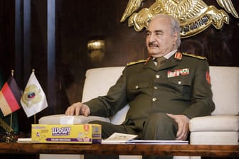 General Chalifa Haftar in Bengasi, Libyen: Der Machtbereich des 76-Jährigen erstreckt sich über einen Großteil des Ostens und Südens des Landes.
