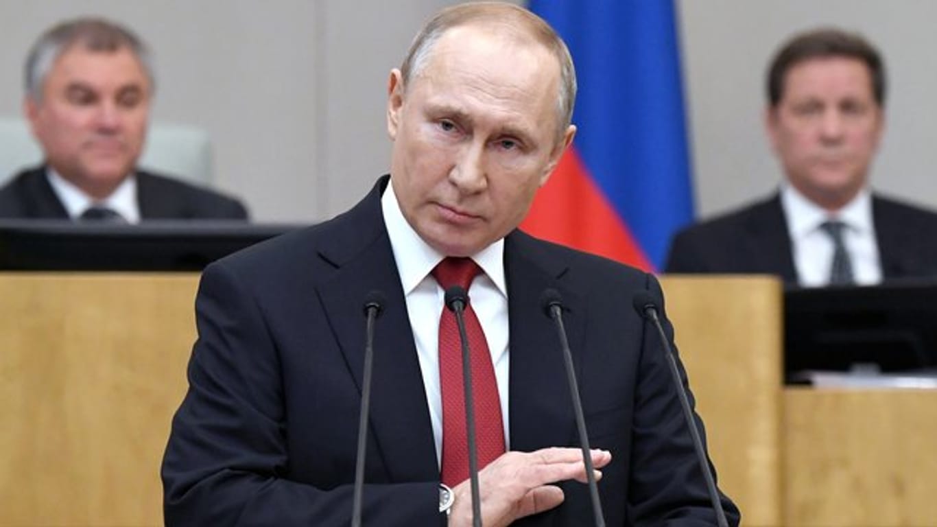 Russlands Präsident Wladimir Putin vor der Abstimmung über Verfassungsänderungen in der Staatsduma.