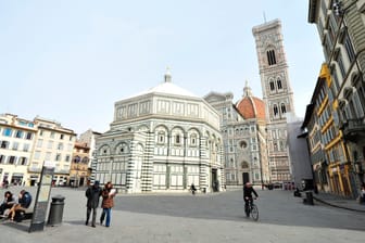 Piazza Duomo in Florenz: Nur wenige halten sich am Dienstag auf dem weltberühmten Platz auf.