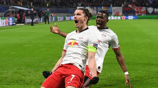 Leipzigs Marcel Sabitzer (l) jubelt mit Nordi Mukiele nach seinem Treffer zum 1:0. Leipzigs Marcel Sabitzer (l) jubelt mit Nordi Mukiele nach seinem Treffer zum 1:0.