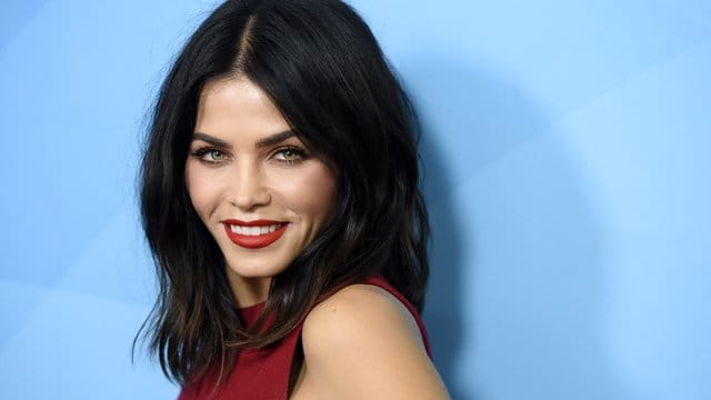 Jenna Dewan freut sich über einen Jungen.