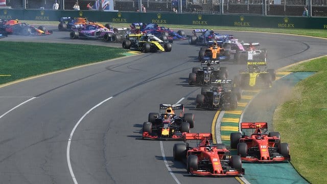 Im Formel-1-Fahrerlager von Melbourne sind die ersten Verdachtsfälle auf das Coronavirus aufgetreten.