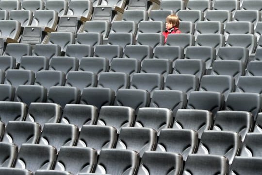 Eintracht Frankfurt muss sein Heimspiel gegen Borussia Mönchengladbach ohne Zuschauer austragen.