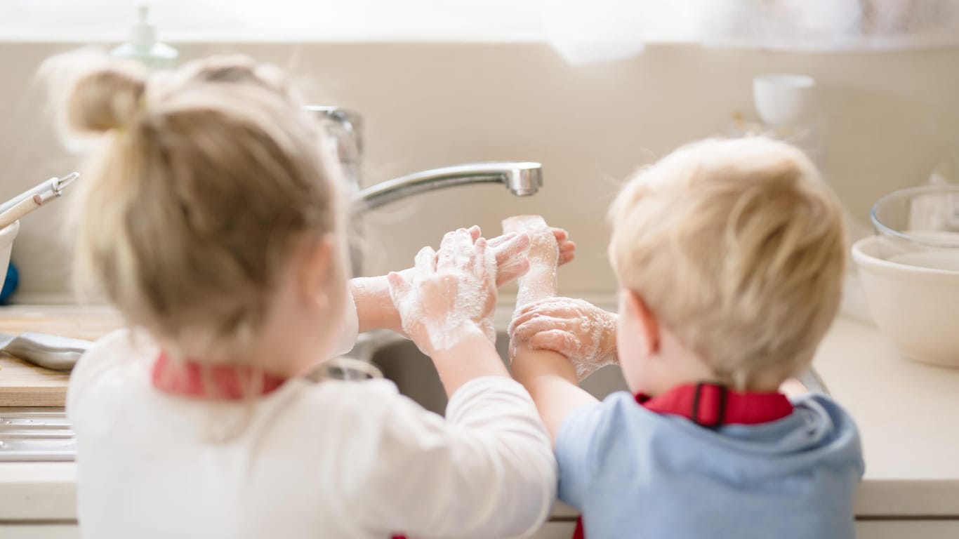 Hände waschen: Schon die Kleinsten sollten wissen, wie richtiges Händewaschen funktioniert.
