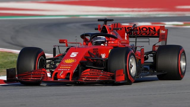 Ferrari-Pilot Sebastian Vettel aus Deutschland bei einer Testfahrt mit dem SF1000 auf dem Circuit de Barcelona-Catalunya.