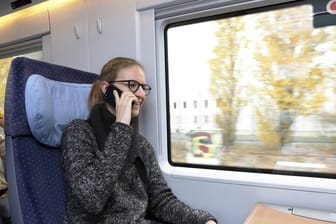 Die Bahn experimentiert derzeit mit neuartigen Fenstern für einen besseren Handyempfang.