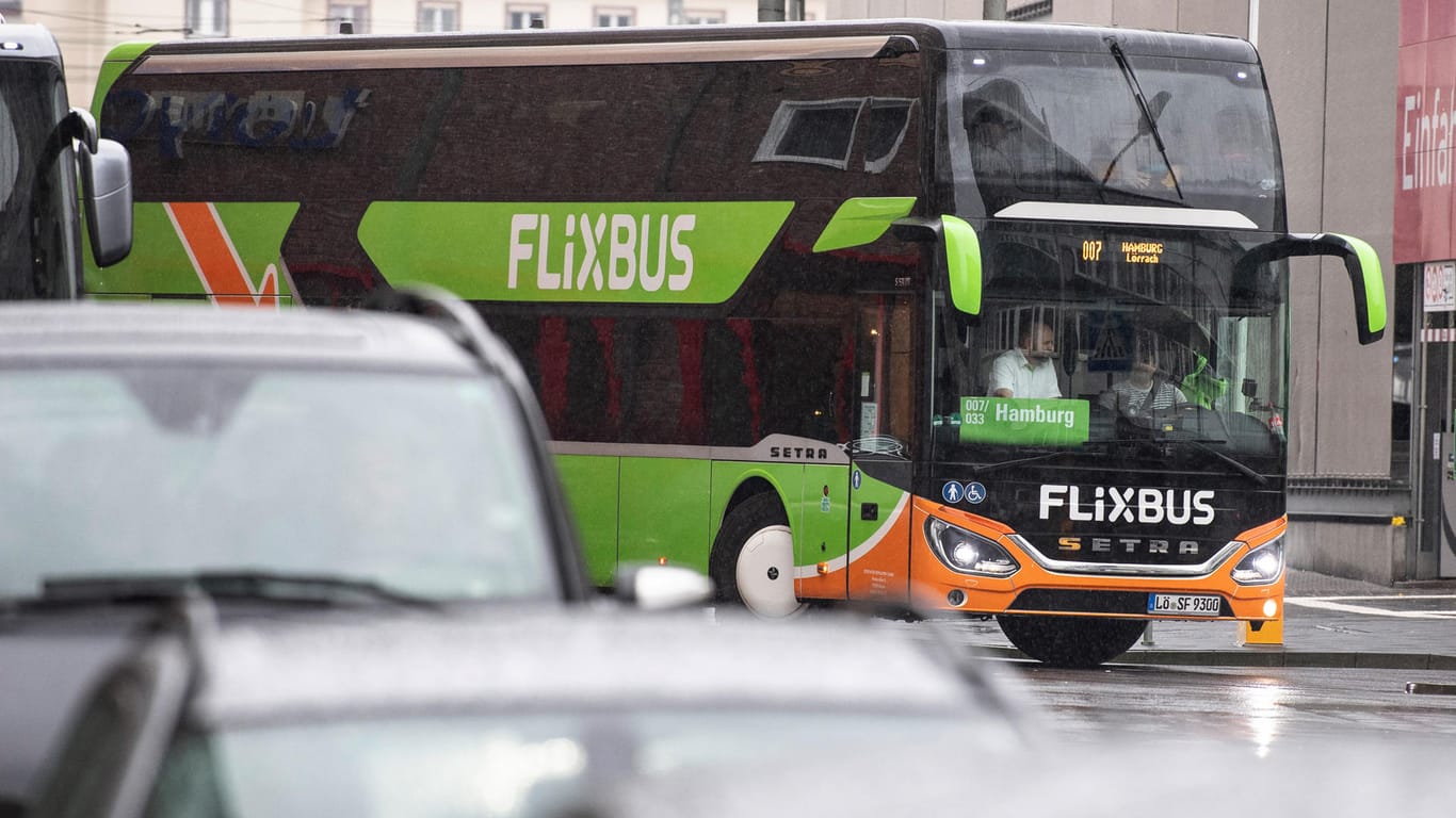 Am Fernbusterminal in Frankfurt am Main: Die Ausbreitung des neuartigen Coronavirus hat auch Folgen auf die Nachfrage bei Flixbus.