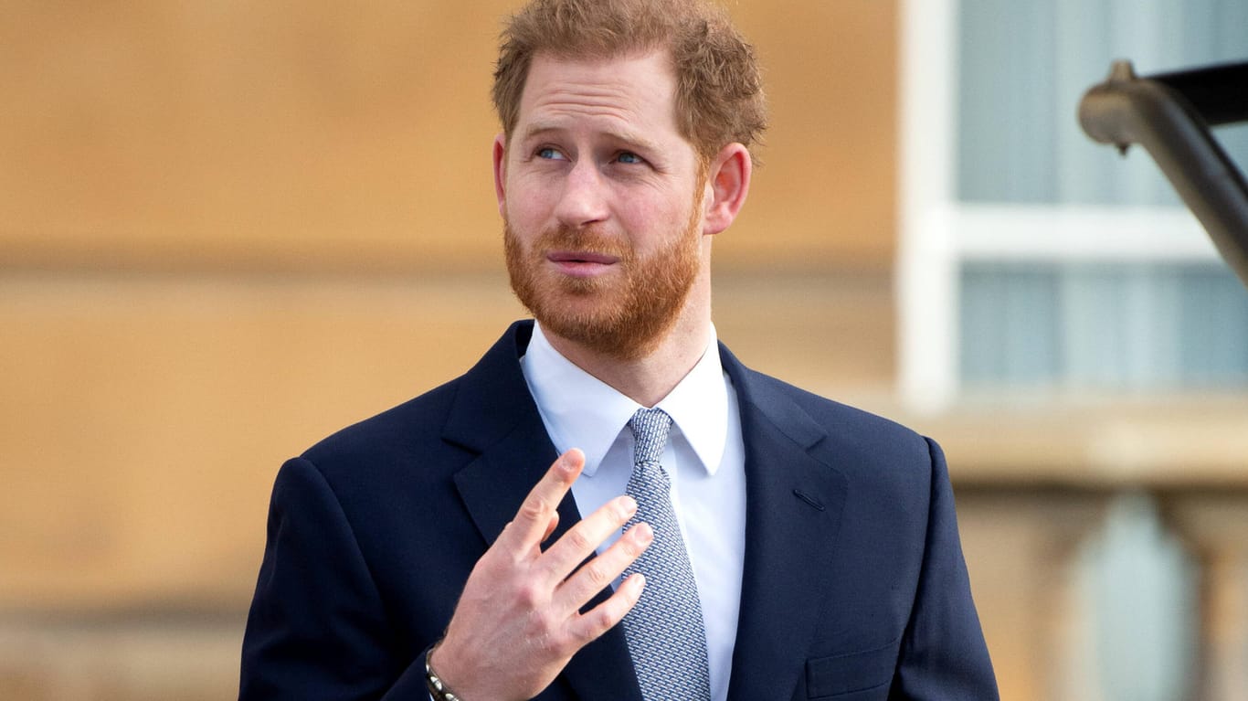 Prinz Harry: Der Royal hat offenbar mit Betrügern telefoniert.