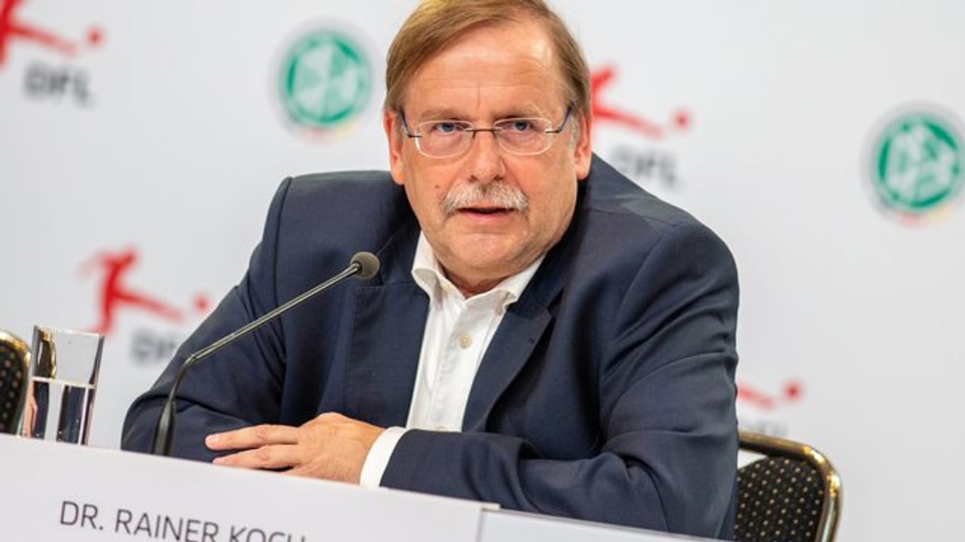 DFB-Vizepräsident Rainer Koch spricht bei einer Pressekonferenz.