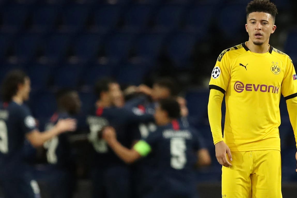 Jadon Sancho (r.) ratlos, Paris (im Hintergrund) feiert: Der BVB lieferte kein gutes Spiel ab.