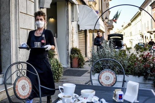 Italien schließt wegen Covid-19 alle Geschäfte und Restaurants.
