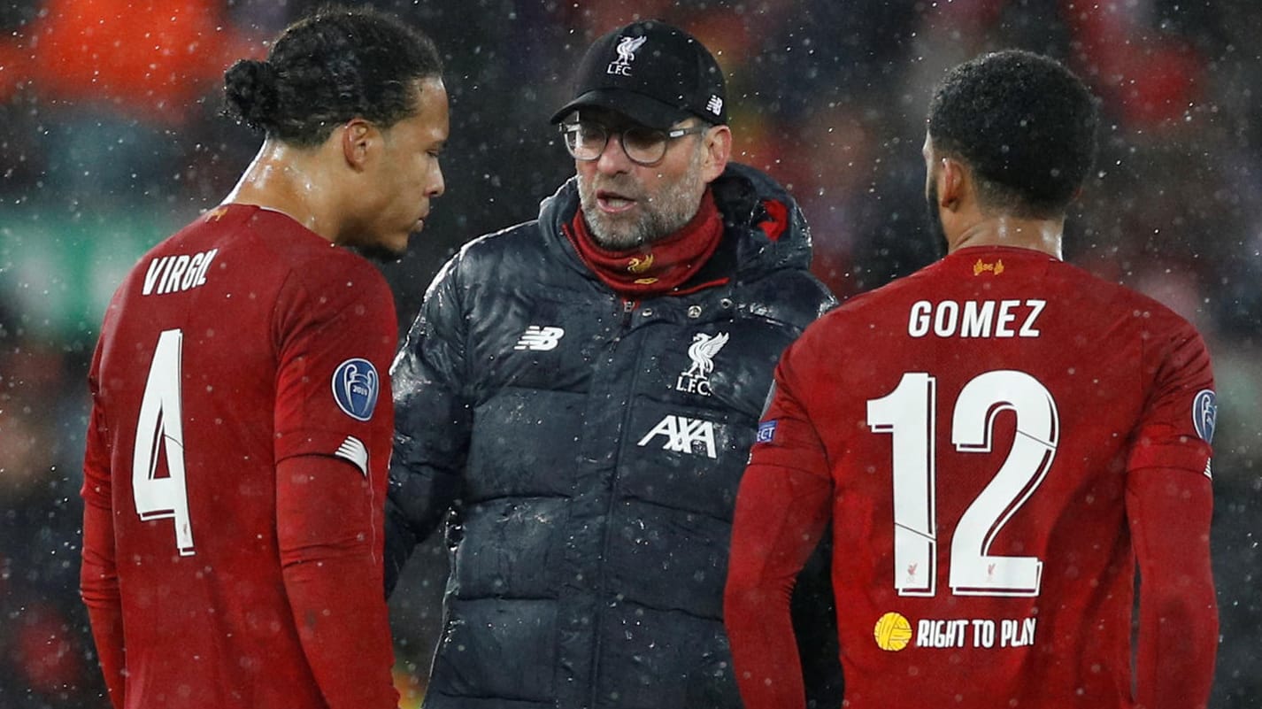 Jürgen Klopp (m.) mit Virgil van Dijk (l.) und Joe Gomez: Der FC Liverpool spielte zwar eine gute Partie, wurde aber nicht belohnt. Jürgen Klopp (m.) mit Virgil van Dijk (l.) und Joe Gomez: Der FC Liverpool spielte zwar eine gute Partie, wurde aber nicht belohnt.
