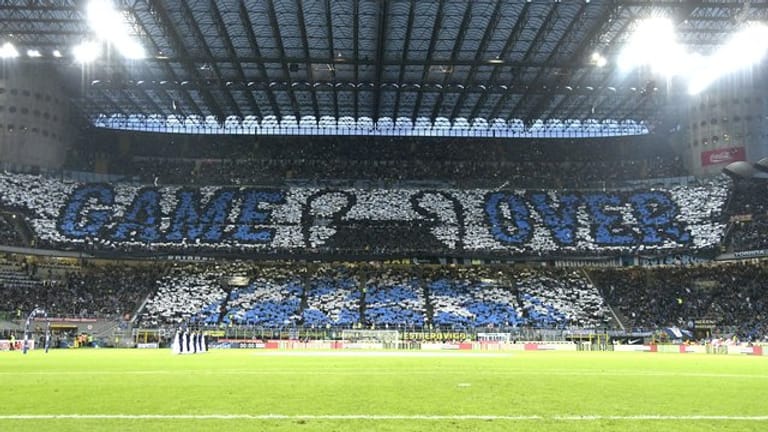 Inter Mailand stellt den Spielbetrieb vorerst ein.