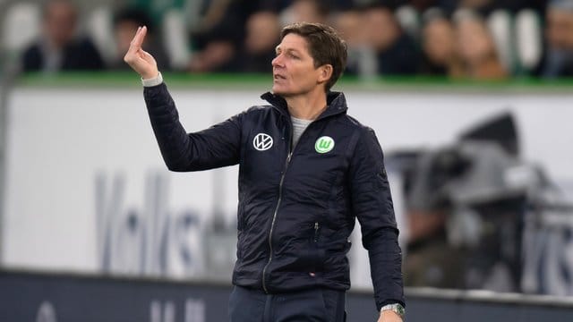 Hat mit seinem Team ebenfalls ein Geisterspiel vor sich: Wolfsburg-Coach Oliver Glasner. Hat mit seinem Team ebenfalls ein Geisterspiel vor sich: Wolfsburg-Coach Oliver Glasner.
