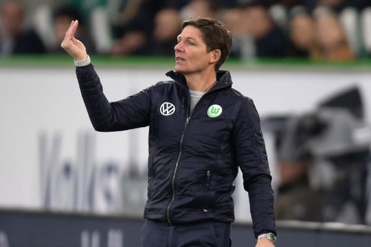 Hat mit seinem Team ebenfalls ein Geisterspiel vor sich: Wolfsburg-Coach Oliver Glasner.
