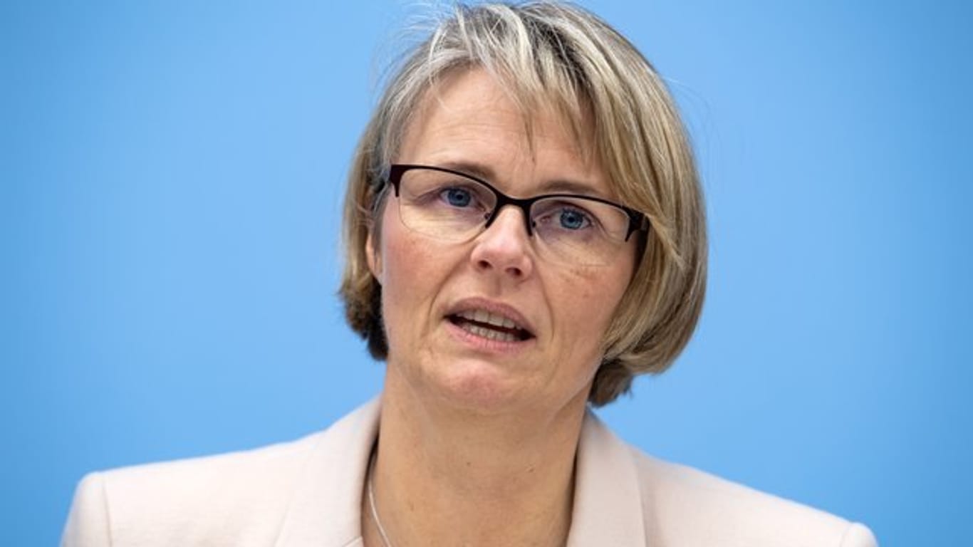 Bundesbildungsministerin Anja Karliczek (CDU) gegen flächendeckende Schulschließungen.