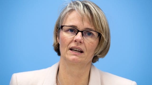 Bundesbildungsministerin Anja Karliczek (CDU) gegen flächendeckende Schulschließungen.