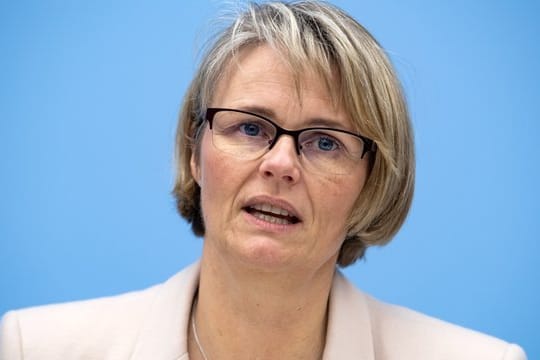 Bundesbildungsministerin Anja Karliczek (CDU) gegen flächendeckende Schulschließungen.