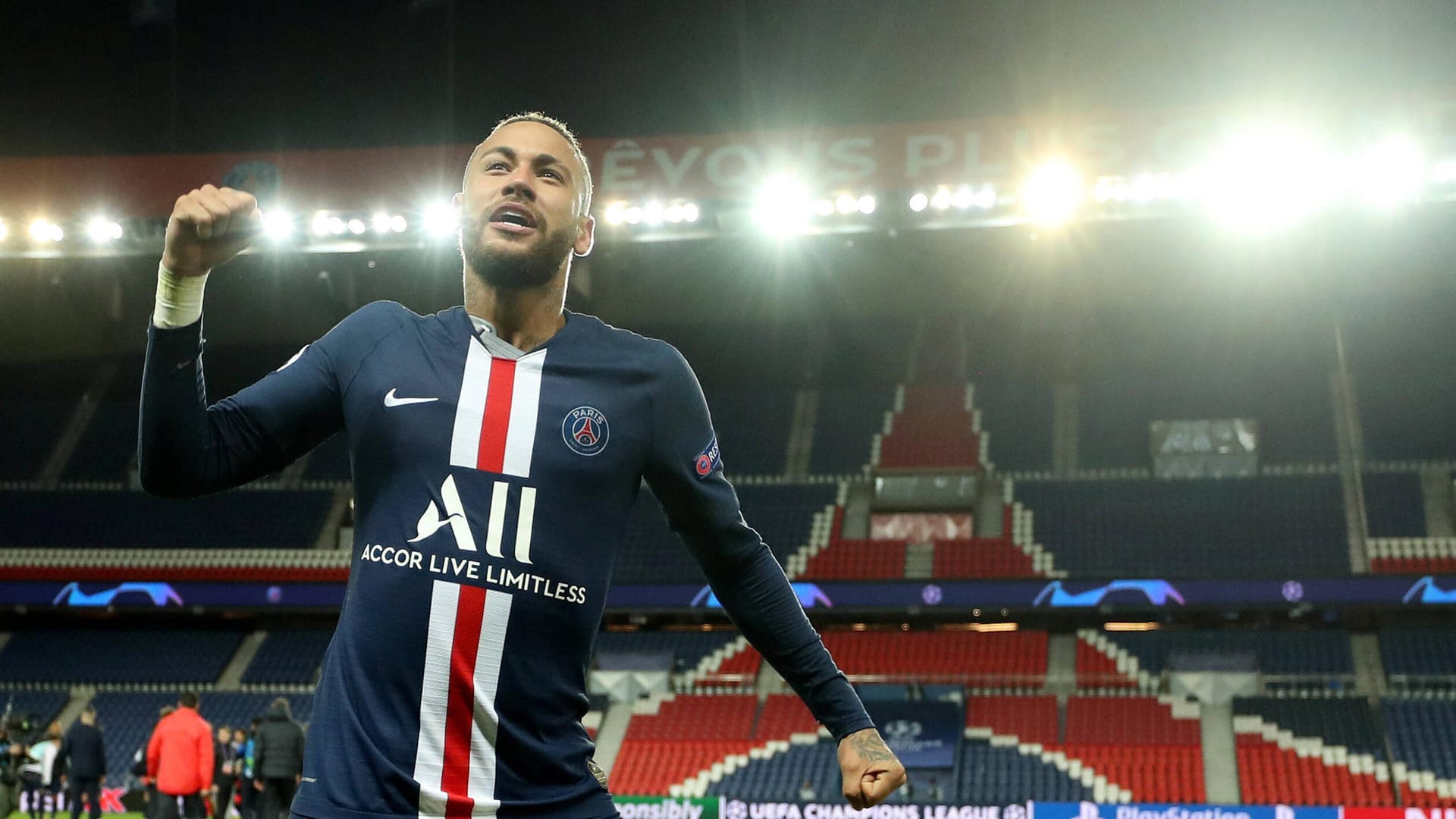 Bei diesem Jubel war noch alles in Ordnung: Doch Neymar feierte auch mit einer anderen Geste.