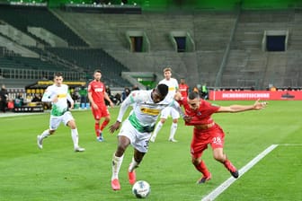 Spieler des FC Köln und von Borussia Mönchengladbach: Gestern spielten sie ein Derby vor leeren Rängen.