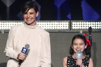 Schauspielerin Katie Holmes und ihre Tochter Suri Cruise bei einem Auftritt im Madison Square Garden.