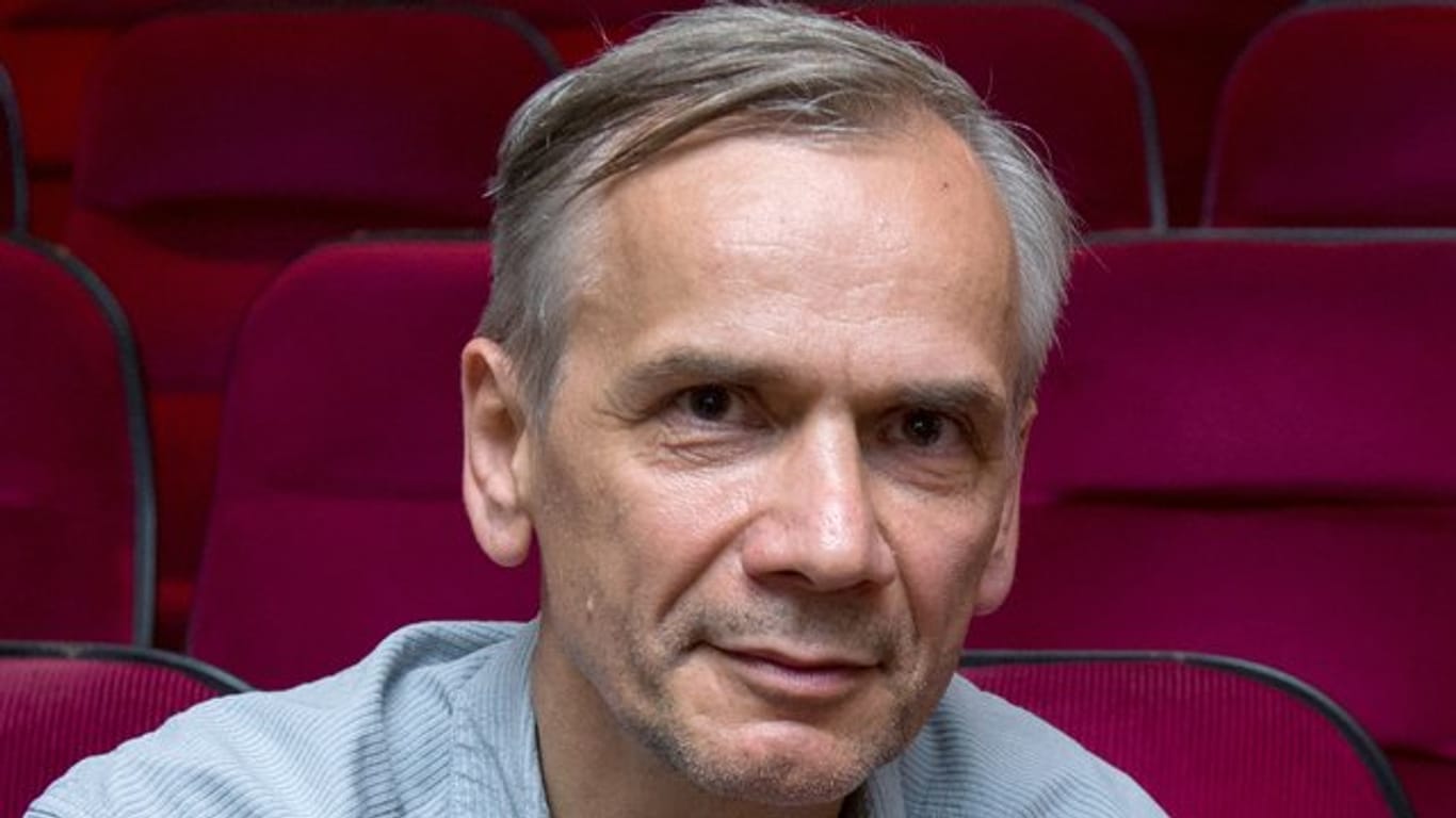 Für seinen zweiten Roman "Stern 111" hat Lutz Seiler den Leipziger Buchpreis gewonnen.