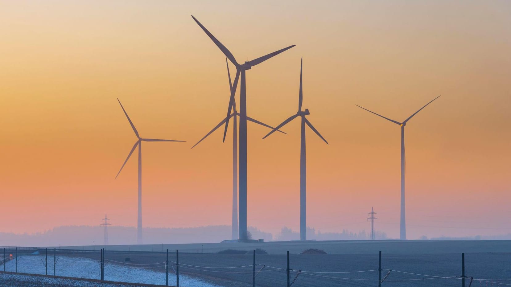 Eine Windkraftanlage an der A8: Um die Akzeptanz in der Bevölkerung zu erhöhen, soll ein Mindestabstand zu Wohnhäusern gelten. Eine Windkraftanlage an der A8: Um die Akzeptanz in der Bevölkerung zu erhöhen, soll ein Mindestabstand zu Wohnhäusern gelten.