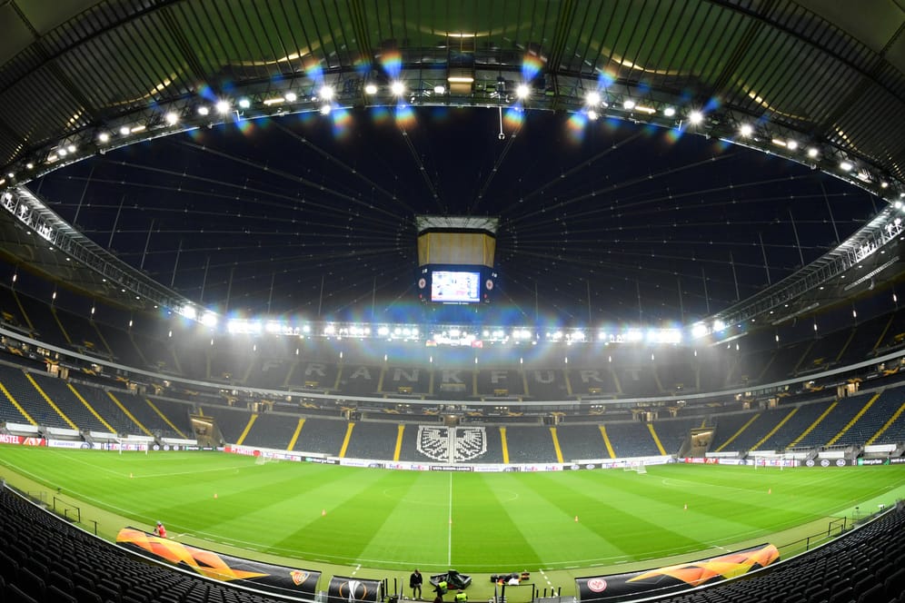 Blick in die leere Commerzbank-Arena: Das Europa-League-Spiel Eintracht gegen Basel wird nun doch ohne Zuschauer ausgetragen.