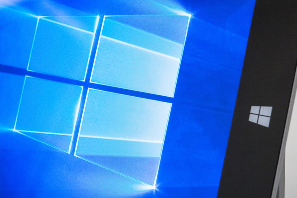 Ein Rechner mit Windows 10: Das Bundesamt für Sicherheit in der Informationstechnik warnt vor einer kritischen Sicherheitslücke.