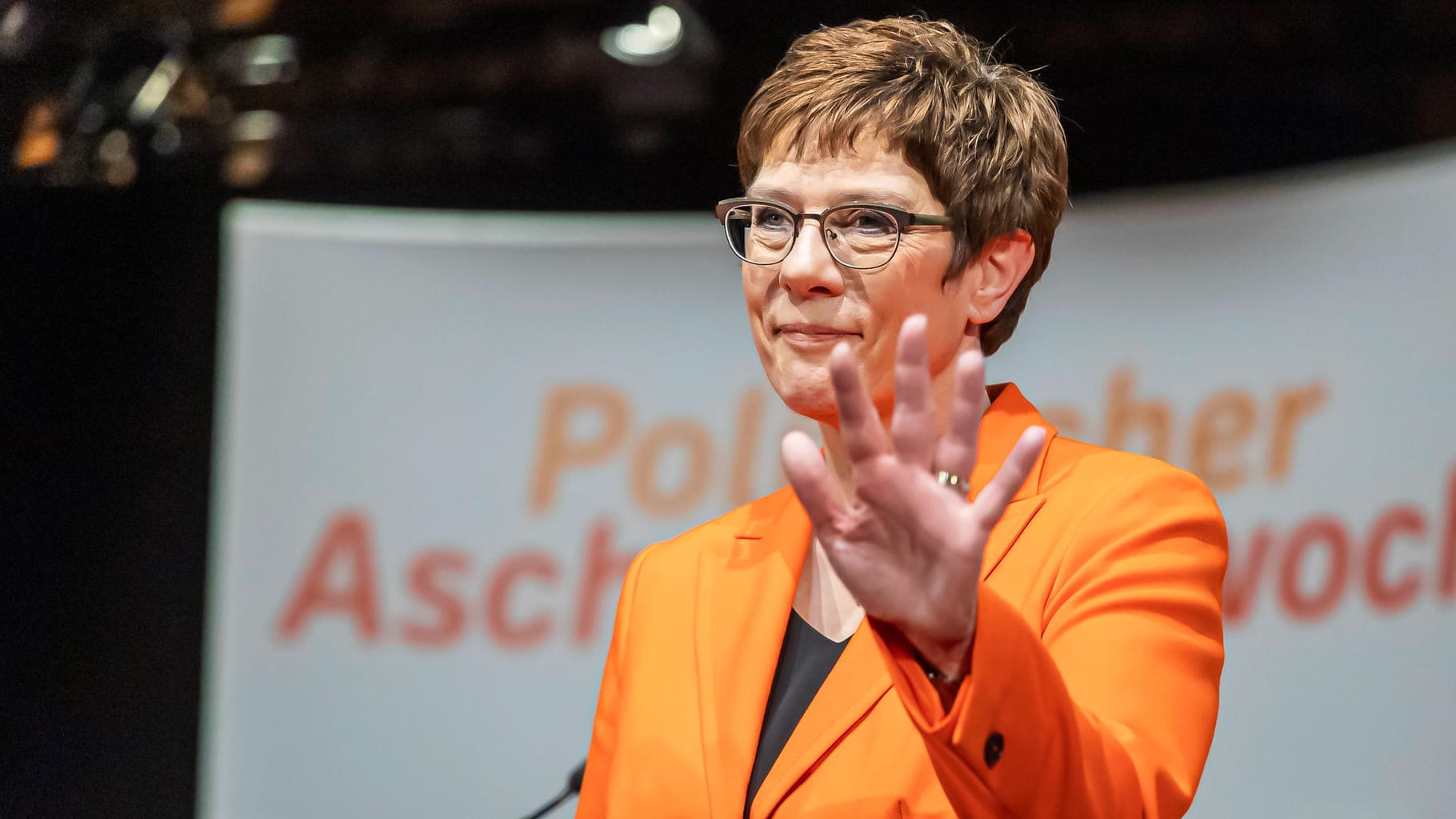 Annegret Kramp-Karrenbauer: Über ihre Nachfolge wird nicht am 25. April entschieden. Wegen der Corona-Krise wird der Sonderparteitag verschoben.