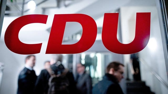 Die CDU verschiebt wegen der Corona-Krise ihren für den 25. Die CDU verschiebt wegen der Corona-Krise ihren für den 25.